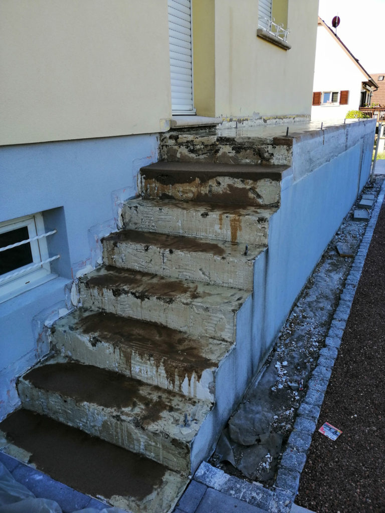 tapis pierre escalier avant